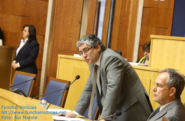 Humberto Vasconcelos entrega prémios às bordadeiras de casa