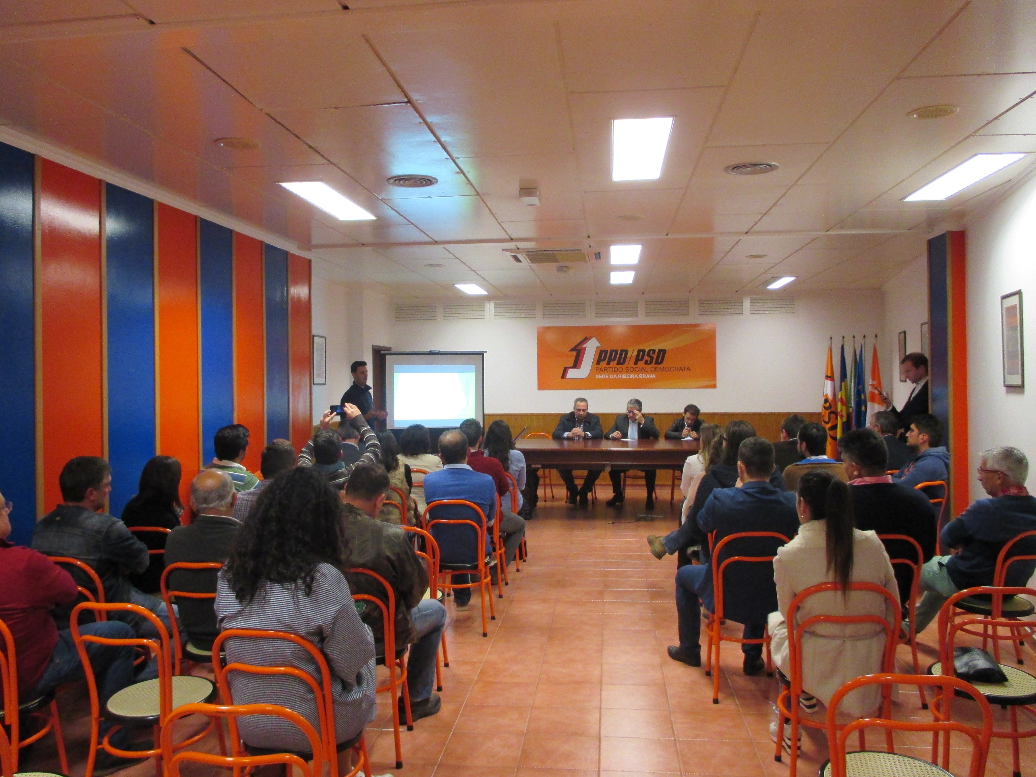 Agricultura e apicultura na Ribeira Brava esteve em debate entre jovens social-democratas