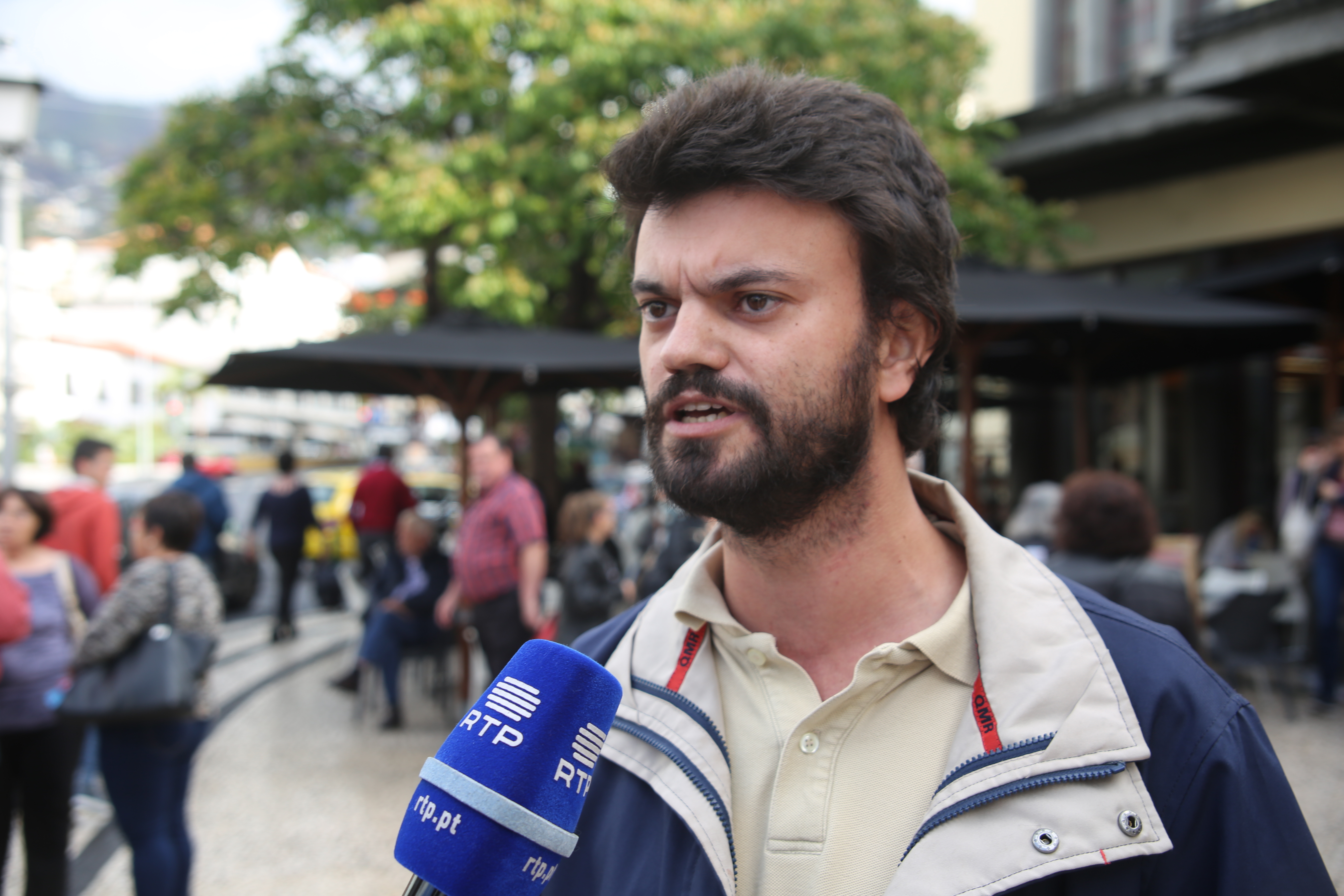 PCP pergunta: “Se fazes falta todos os dias, porque razão o teu contrato é precário?”