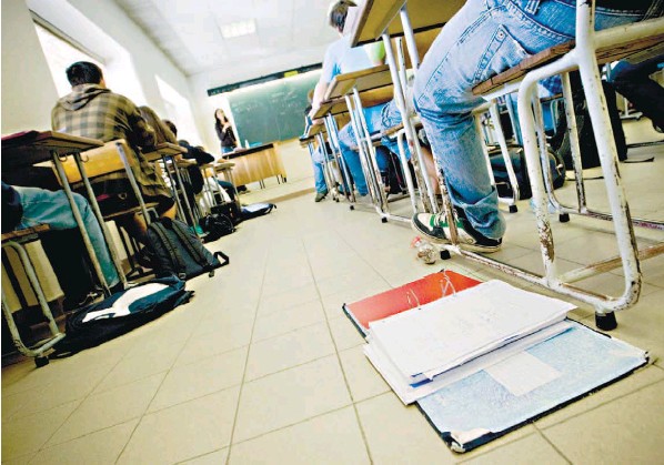 PS-M quer igualdade de tratamento para docentes a termo certo na Região