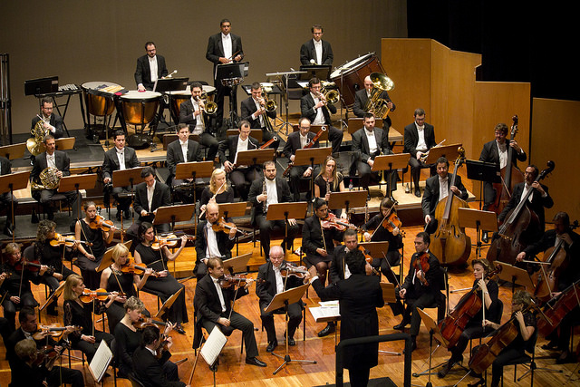 OCM toca Brahms e Mendelssohn, com Ilya Grubert como solista no violino