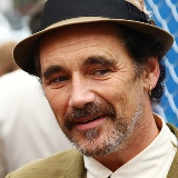 Mark Rylance junta-se a “Through the Looking Glass”