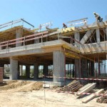 Abrandamento na tendência decrescente da atividade de construção